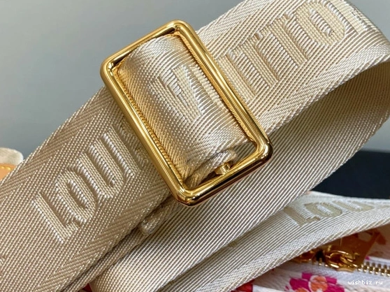 WIS East ONTHEGO VUITTON LOUIS West 1021